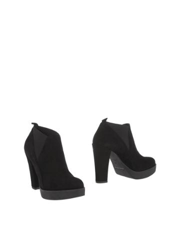L'amour Booties