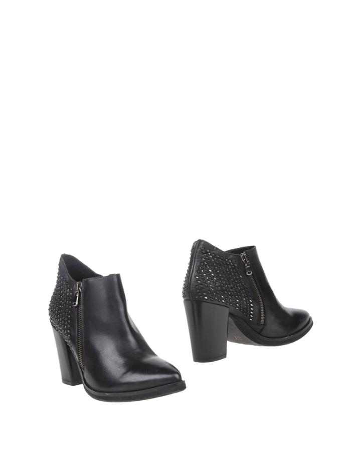 Ovye' By Cristina Lucchi Booties