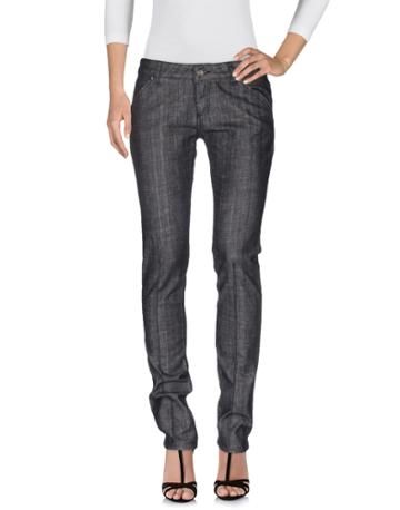   Priorit  Jeans
