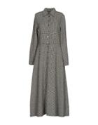 Ultra'chic 3/4 Length Dresses