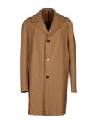 Trama Coats