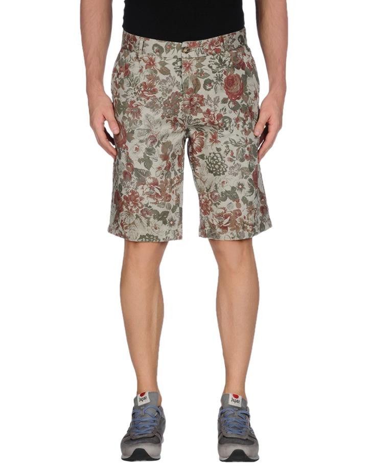 Original Wearing Bermudas