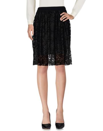 Dois  Knee Length Skirts