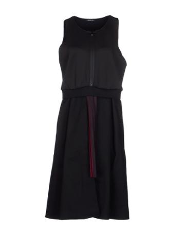 Minimal To Knee-length Dresses