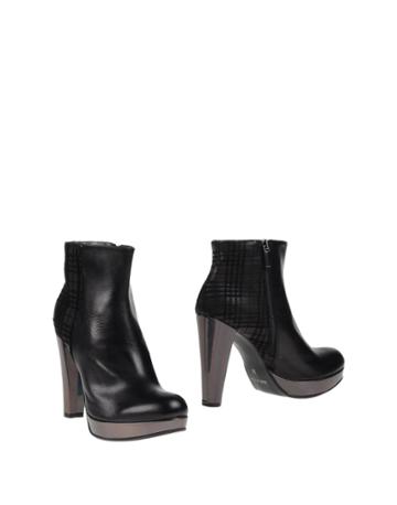 Temy Ankle Boots