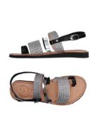 Oroscuro Toe Strap Sandals