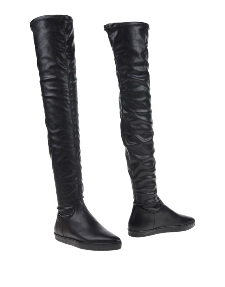 Pause Boots