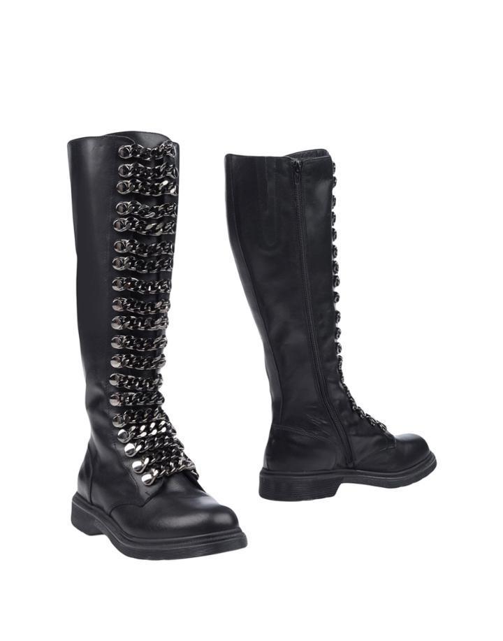 Nicole Boots
