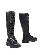 Nicole Boots