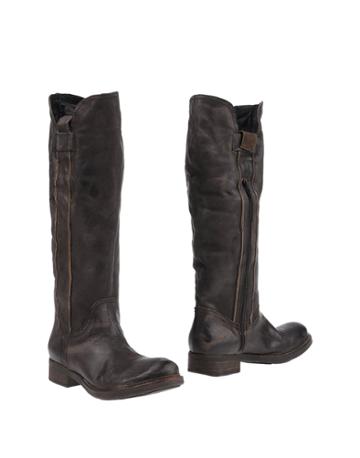 Ot  Boots