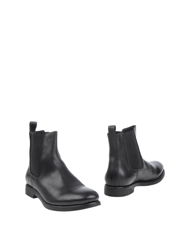 Mentor Ankle Boots