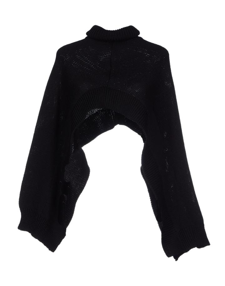 Charlott Capes