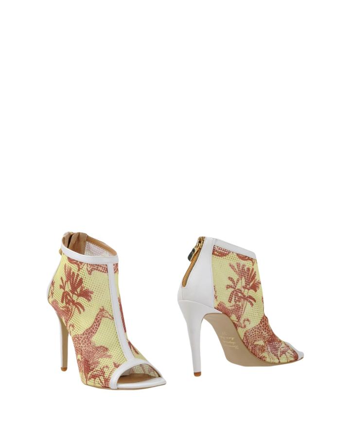 Pin Up Stars Ankle Boots