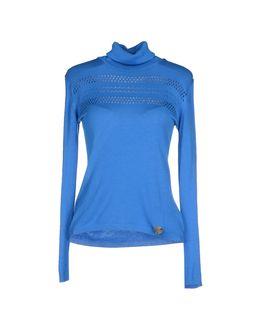 Versus Turtlenecks
