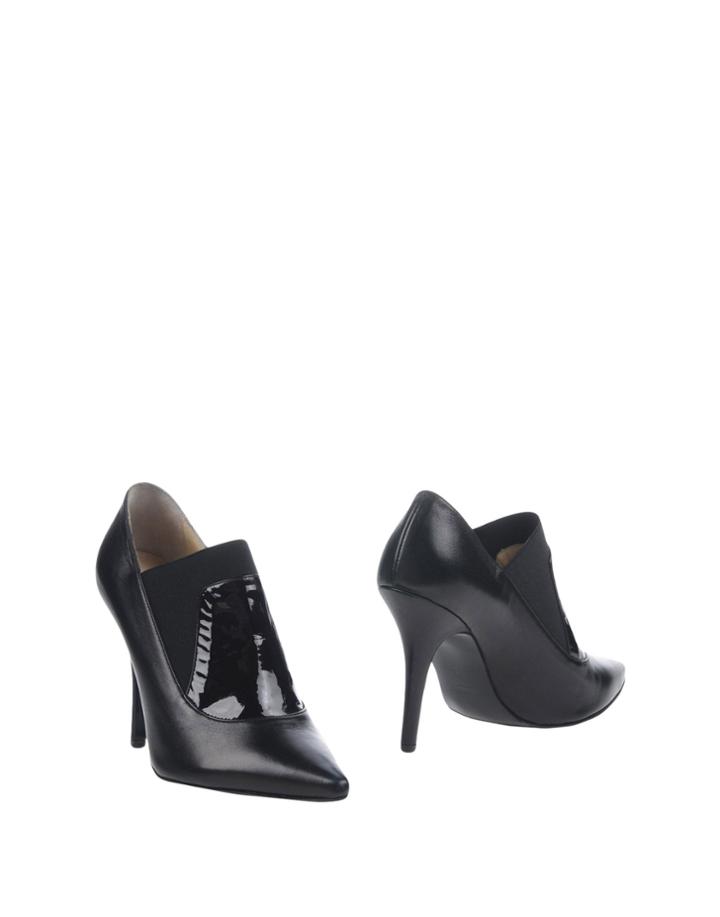 Rouge Booties