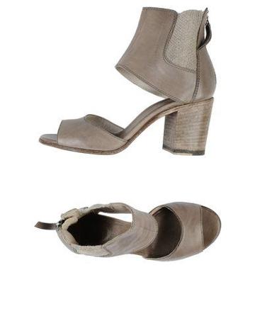 O.x.s. Sandals