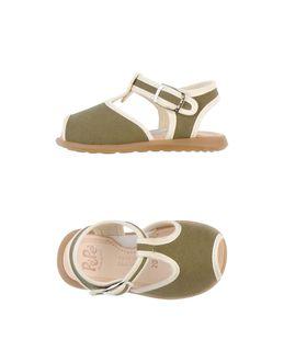 P P  Sandals