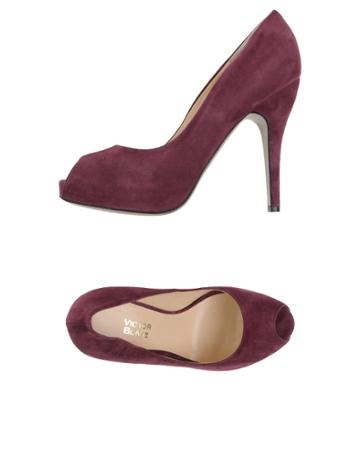 Victor Blake Pumps
