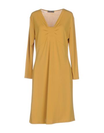 Lattementa Knee-length Dresses