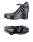 Anita Gualtieri Pumps
