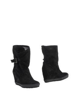 Logan Crossing Ankle Boots