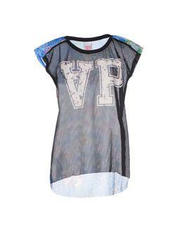 Apple P E T-shirts