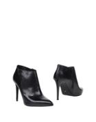 D Nou E Booties
