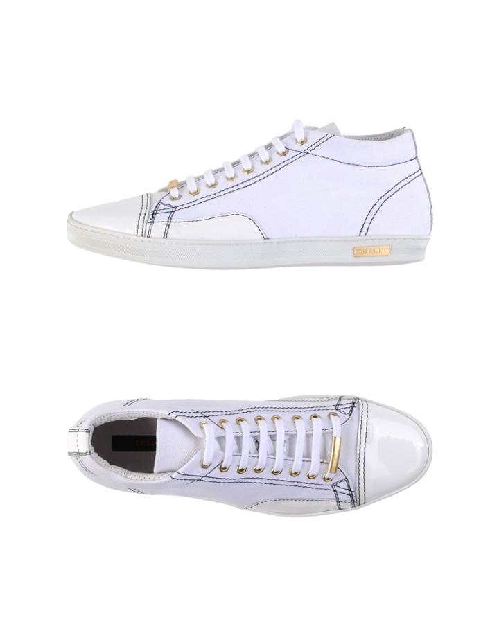 D But Sneakers
