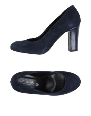 Modello Giuditta Pumps