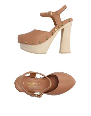 Fiorina Pumps