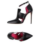 Oscar Tiye Pumps