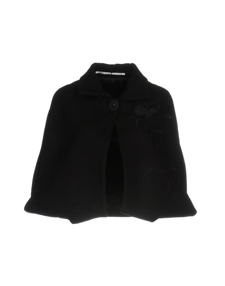 Laviniaturra Capes & Ponchos