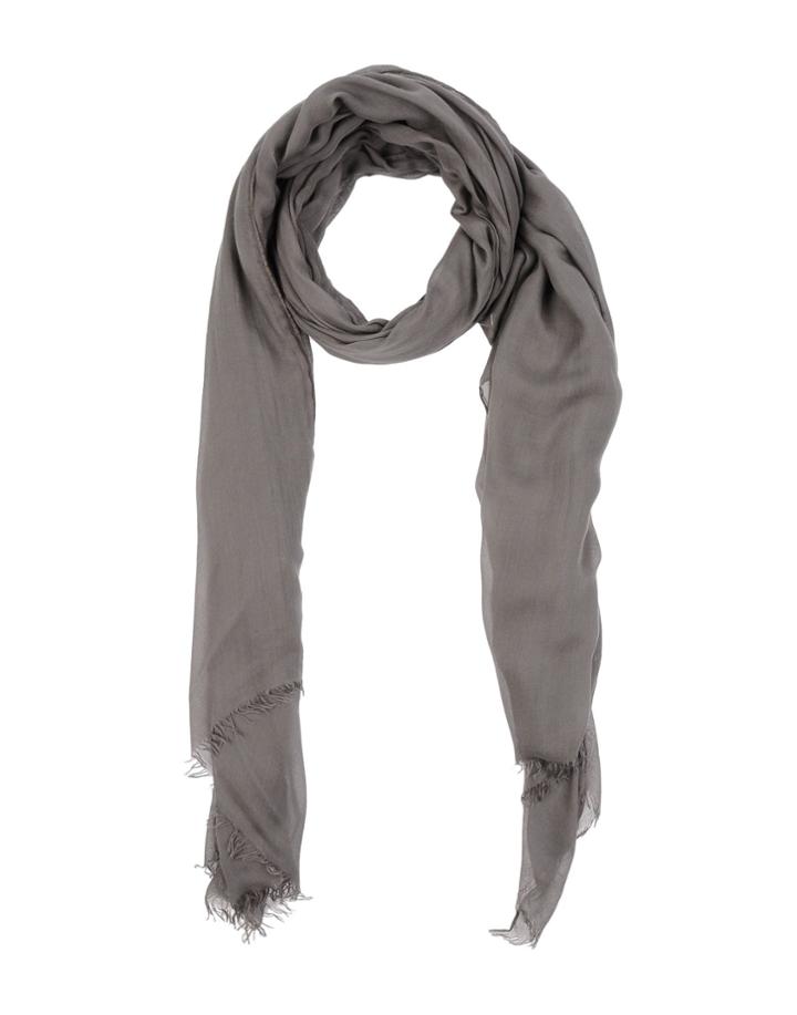 Pomand Re Stoles