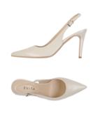 Evita Pumps