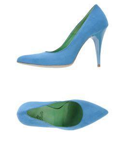 Le Stelle Pumps