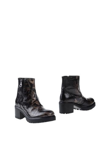 Lathbridge Ankle Boots