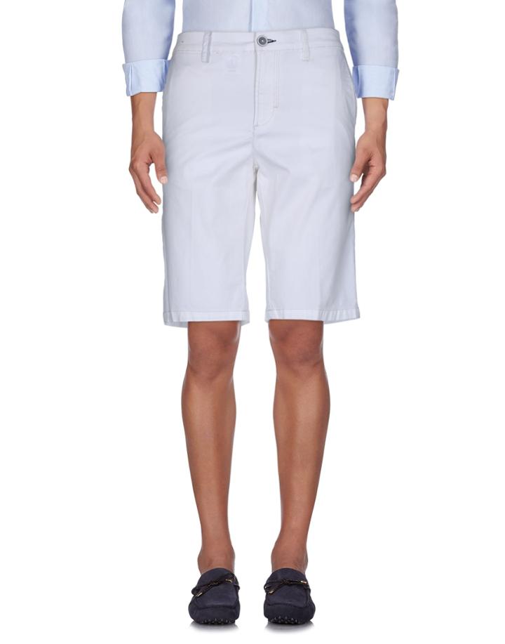Blue Side By Sea Barrier Bermudas