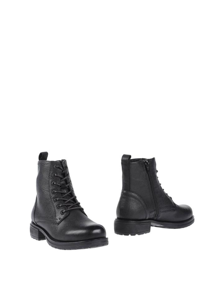 Vagabond Ankle Boots