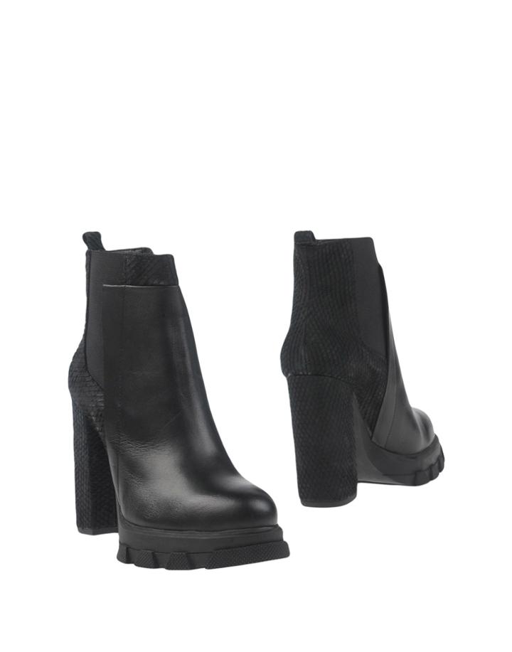 Nicole Ankle Boots