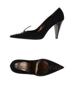 Paula Mendez Pumps
