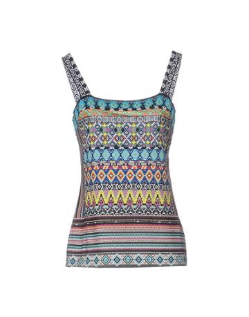 Daniela Drei Tops