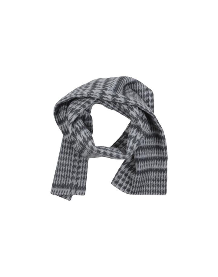 N 8 Oblong Scarves