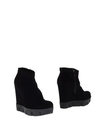 Frjda Ankle Boots