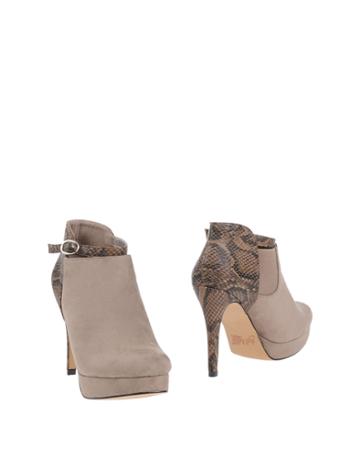 Gal Latea In Red Booties