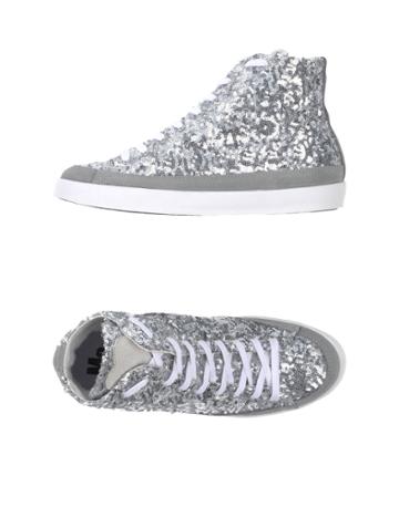 M2 Sneakers