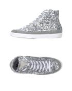 M2 Sneakers