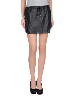 Glamour In Rose Mini Skirts