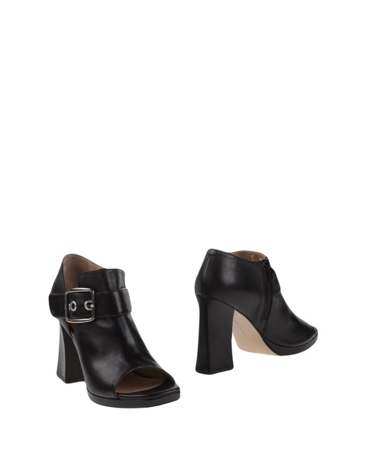 Lea Foscati Booties
