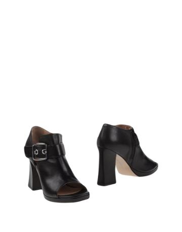 Lea Foscati Booties