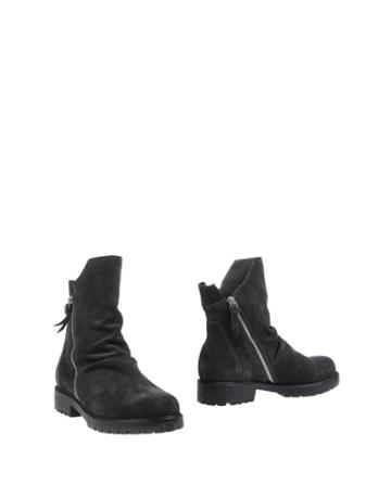 Schmid Ankle Boots